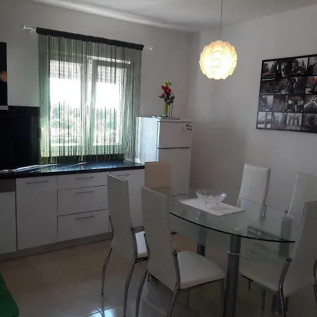 Perlla فيلة سبليت